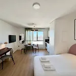 We Live Inn Sharies Reims - A602