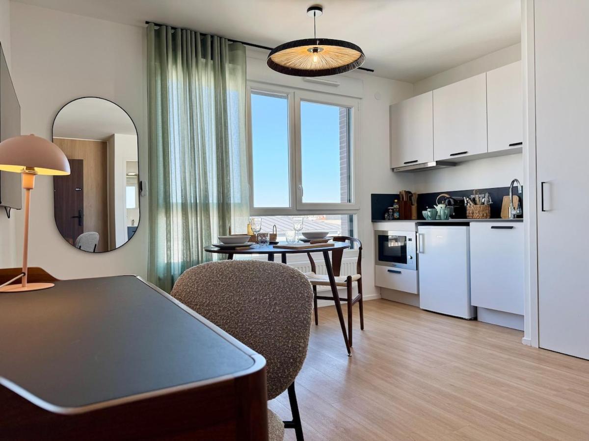 We Live Sharies - A602 Appartement